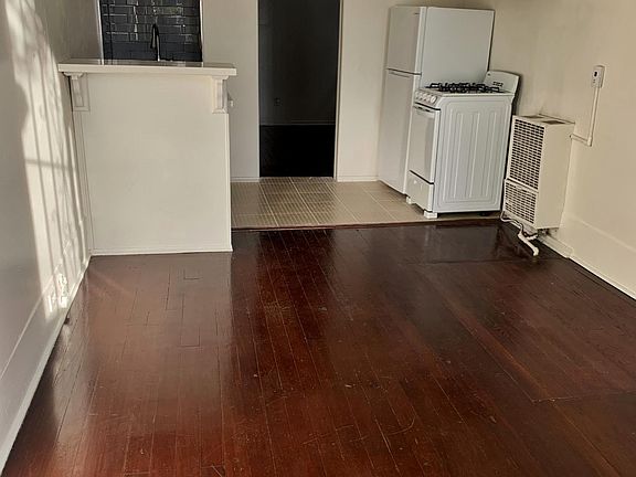 2nd image of 1114 Poinsettia Dr APT 8