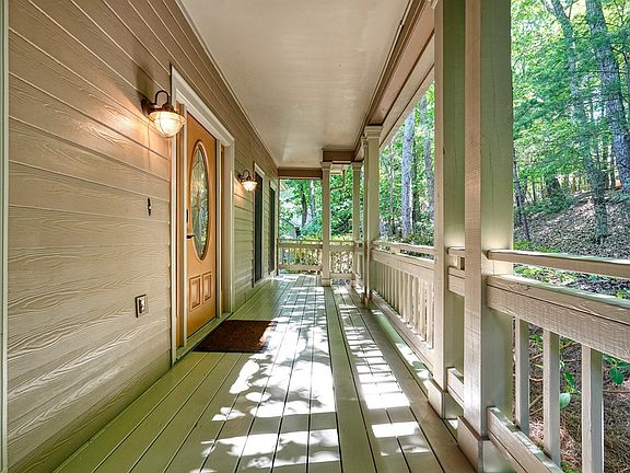 4th image of 309 Summit Dr