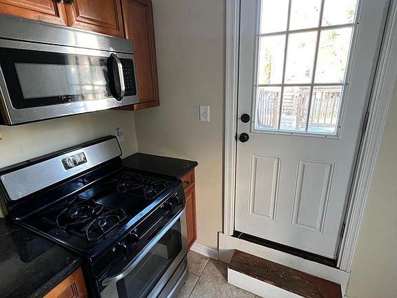 4th image of 412 Lyceum Ave #2