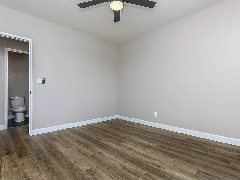 1119-1123 E Elk Ave — Photo 64