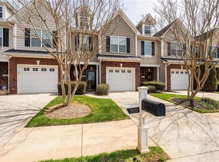 2020 Talbot Ln, Hickory, NC 28602