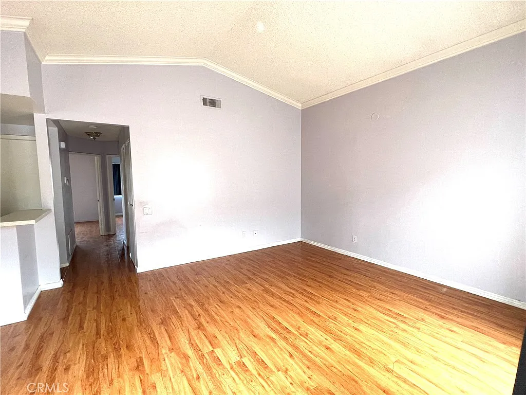 2 bed, 888 sqft, $2,200 — Photo 3