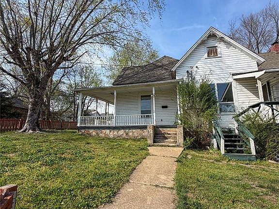2nd image of 202 Jackson St