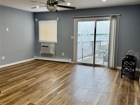 24 Pennyfield Ave APT 1B