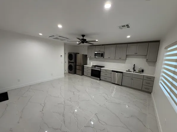 8040 Irvine Ave, North Hollywood, CA 91605