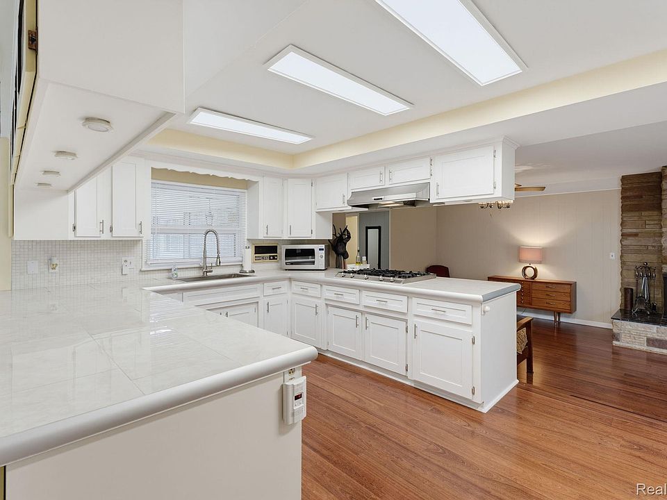 56600 North Ave, photo 13