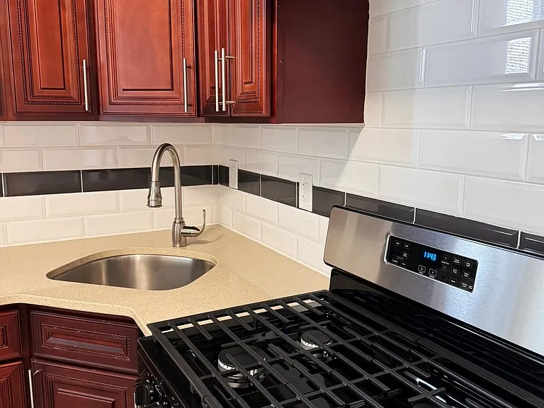 1315 Genesee St #13 — Photo 17