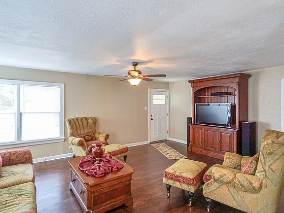 3rd image of 857 Tivy St