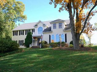 16 Elizabeth Dr, Lincoln, RI 02865