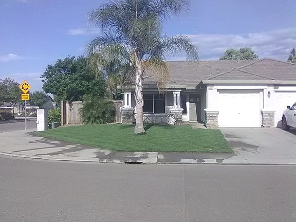 2nd image of 4906 Moorcroft Cir