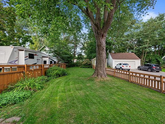 5th image of W57N512 Hilbert AVENUE