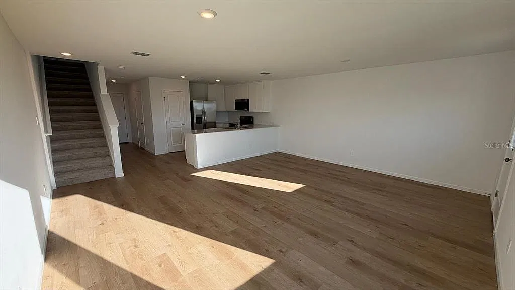3 bed, 2.5 bath, 1386 sqft, $2,000 — Photo 4