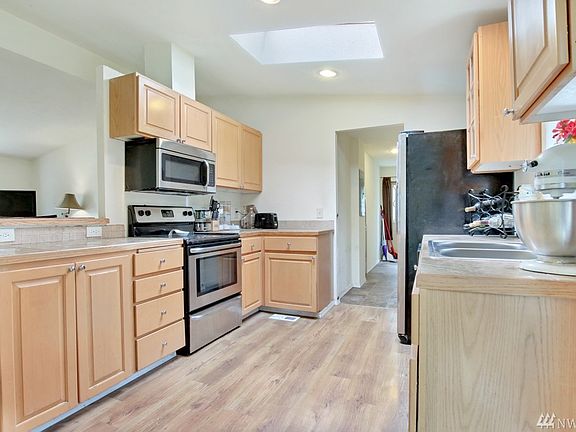 5th image of 5516 202nd Street Ct E