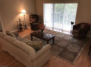314 Regency Pl, Woodbridge, NJ 07095