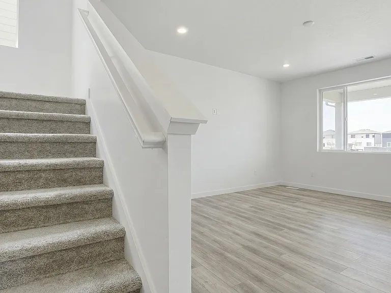 154 E Parade Ave — Photo 7