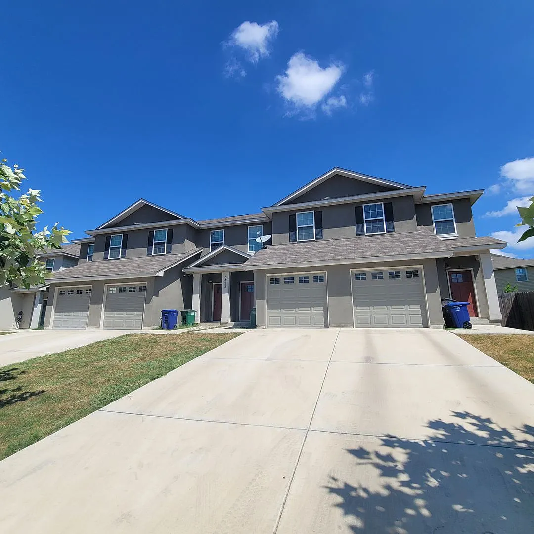 Townhome for rent — Photo 1