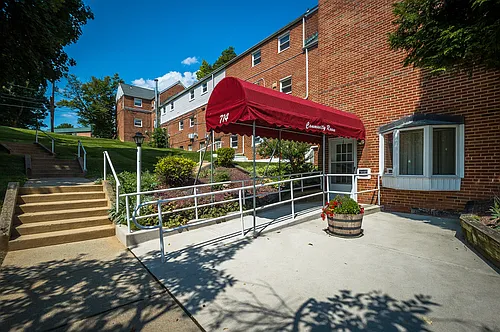Willow Crest Apartments Photo 1