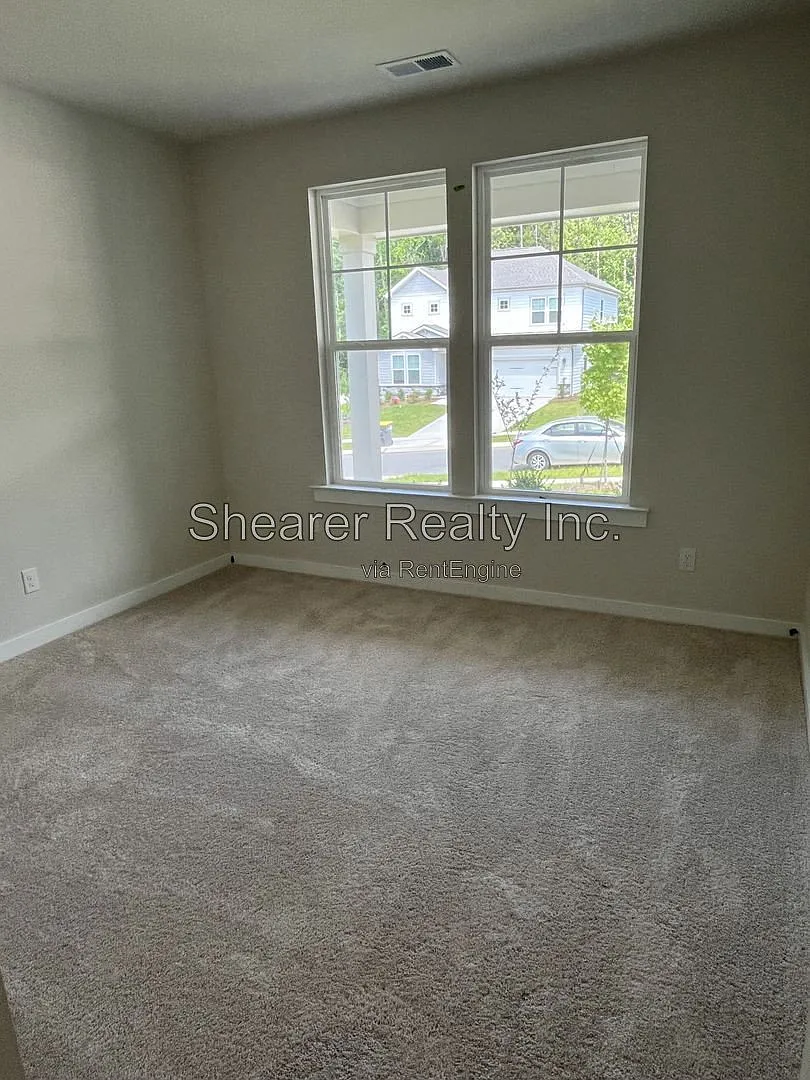 4 bed, 3.0 bath, 2712 sqft, $2,600 — Photo 4