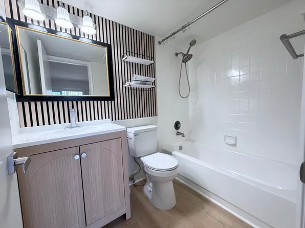 100 SW 132nd Way APT 303K, Pembroke Pines, FL 33027