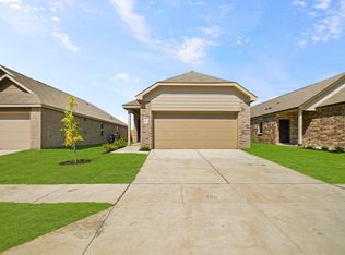 1704 Luke St, Ennis, TX 75119