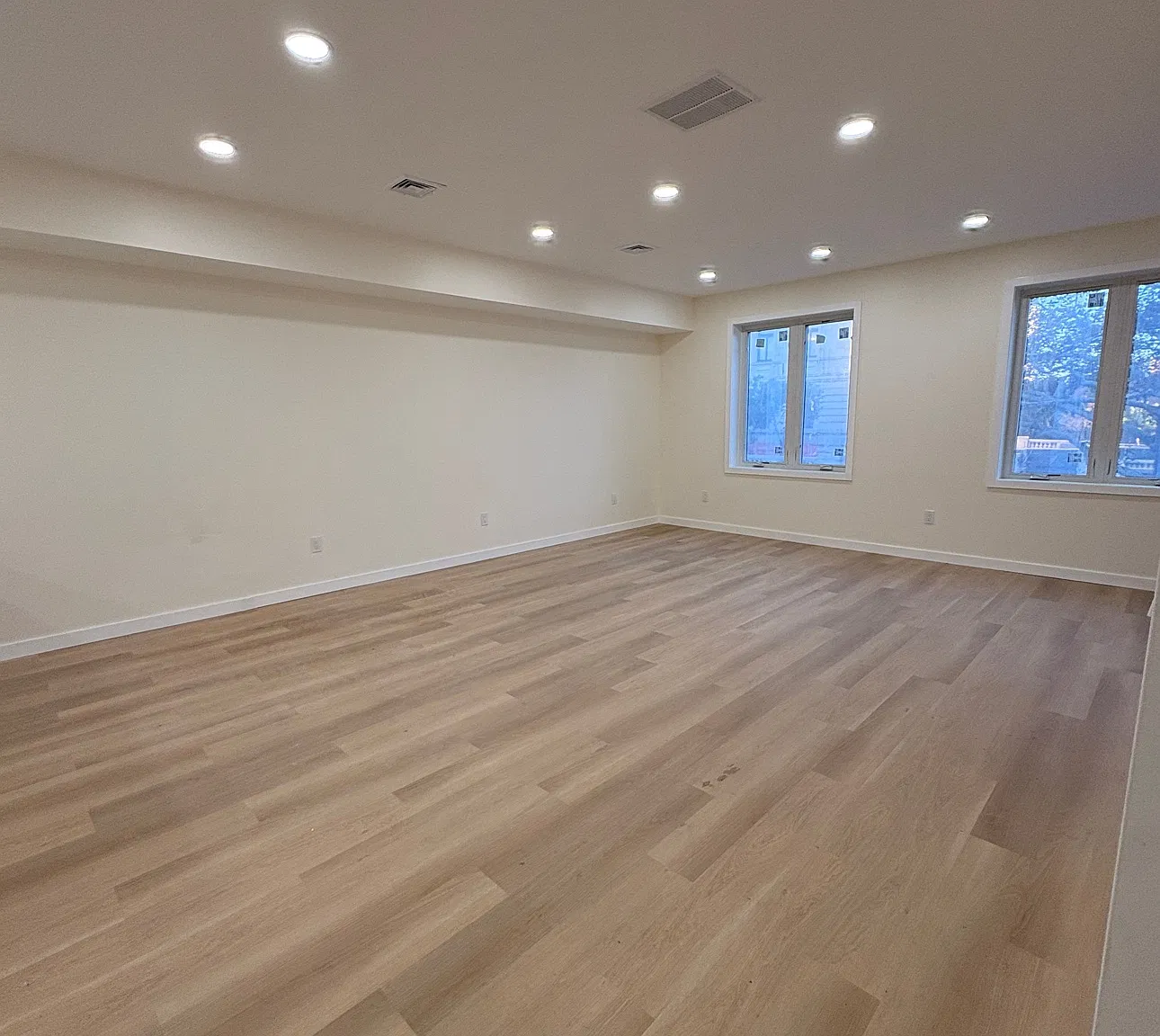 4 bed, $2,200 — Photo 2