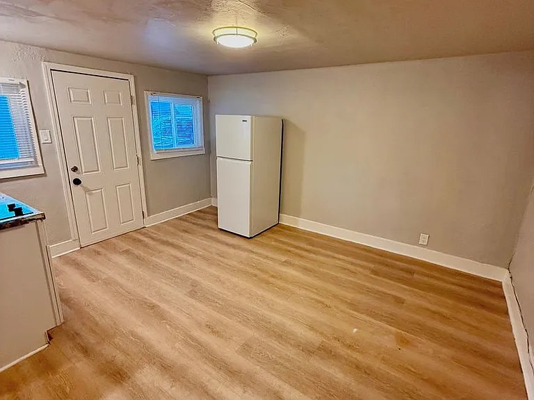 Iron Springs Apartments — Photo 30