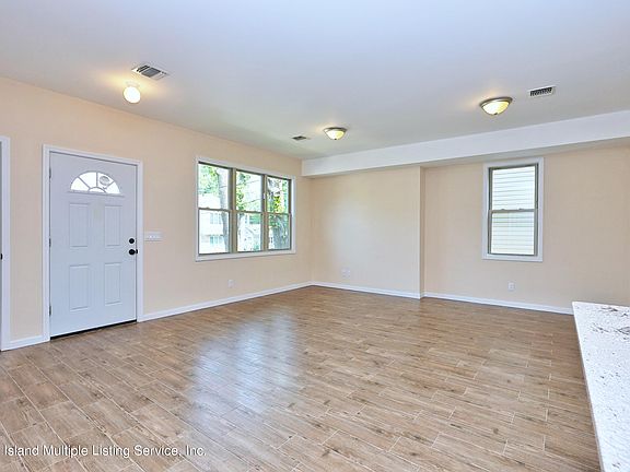 4th image of 170 Edgegrove Ave #A
