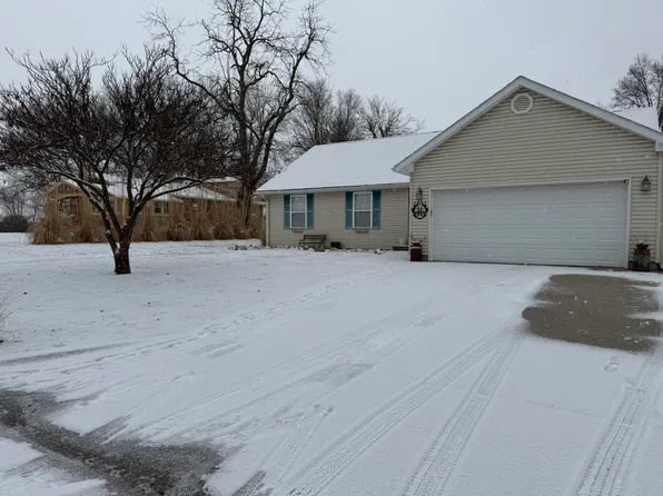 313 E High St, Marshall, MO 65340