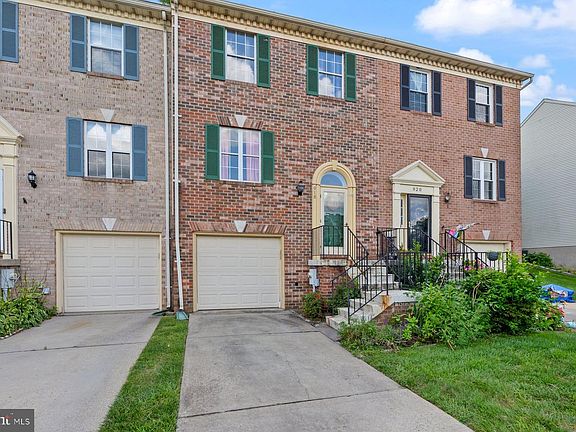 3rd image of 918 Chesney Ln
