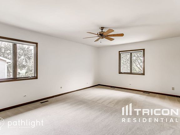 3rd image of 2479 Lakeside Dr