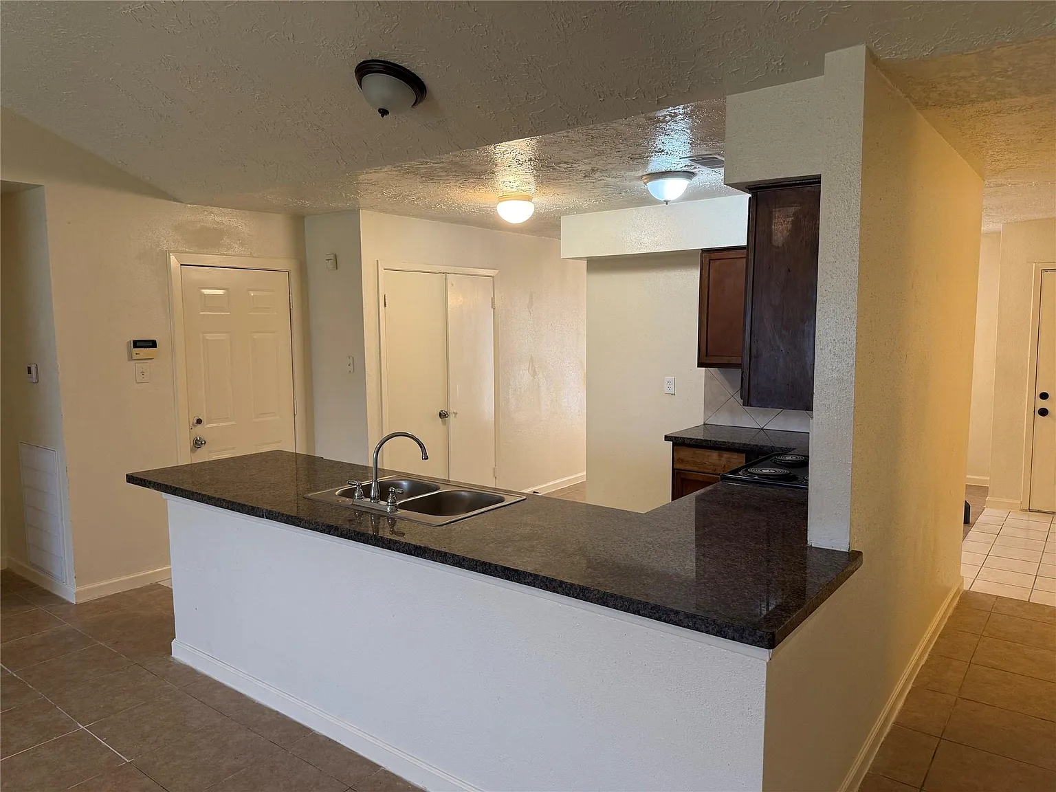 3 bed, 2.0 bath, 1714 sqft, $1,750 — Photo 4