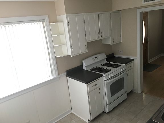 3rd image of 2546 Willow St