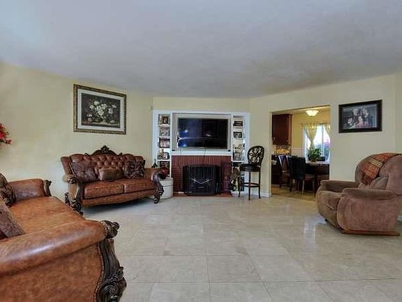 3rd image of 2298 Ralmar Ave
