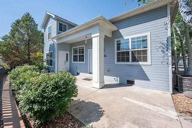 2 bed, 1922 sqft, $2,300 — Photo 2