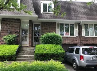 1862 Old Willow Rd, Northfield, IL 60093