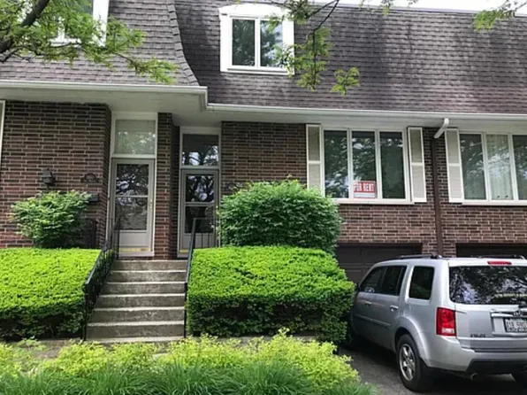 1862 Old Willow Rd, Northfield, IL 60093