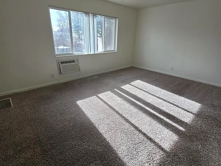 Murray Hill Apartments — Photo 25