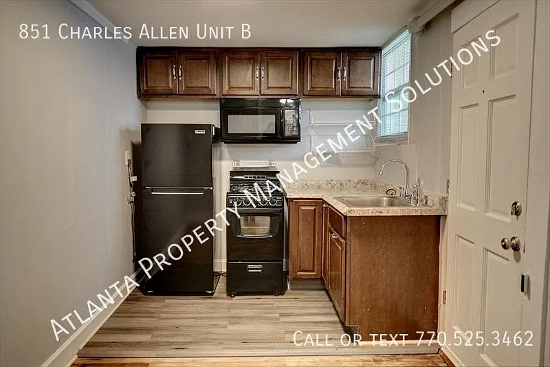 Studio, 300 sqft, $975 — Photo 2