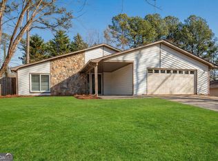 860 Waterbrook Ct, Roswell, GA