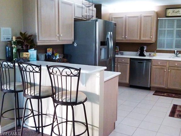 3rd image of 776 Eagle Creek Dr #J-548