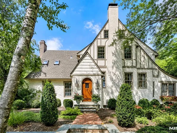 402 Mountain Avenue, Ridgewood, NJ 07450