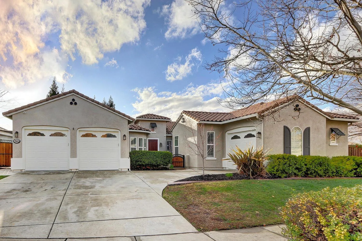 9560 Pinehurst Dr photo 1