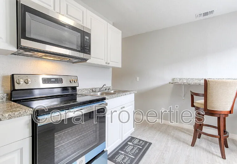 685 Sears Ave NE #4 — Photo 5