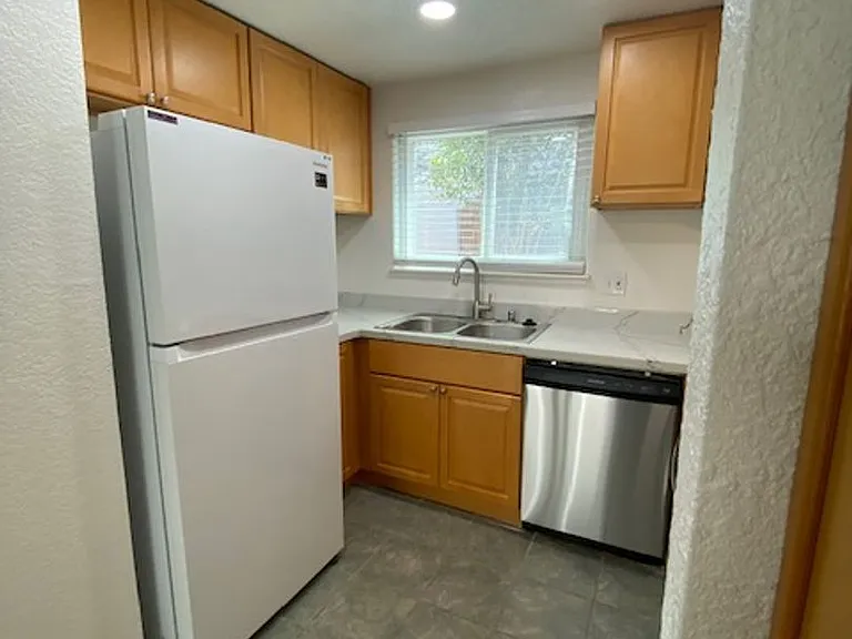 118 Raleigh Dr — Photo 2