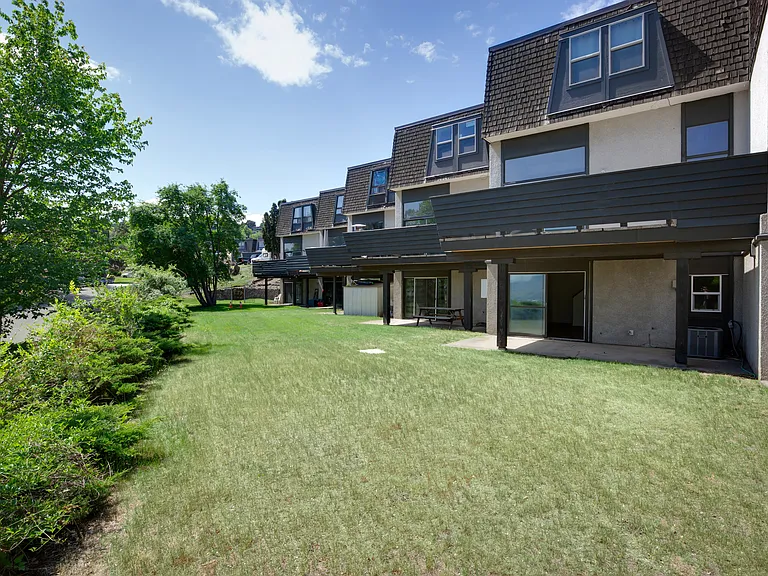 380 Pemberton Ter — Photo 18
