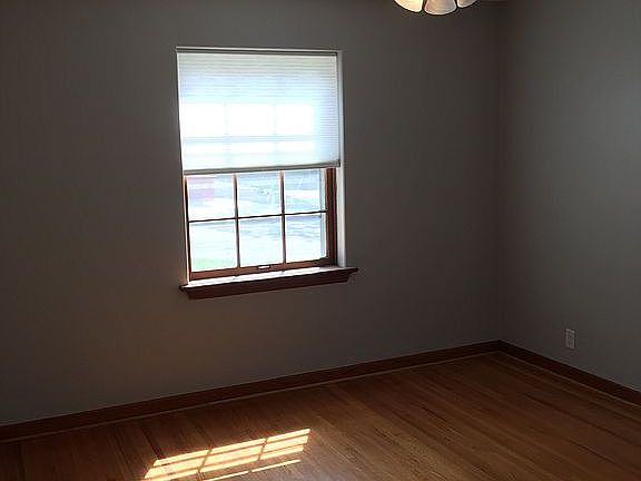 5th image of 7525 Hoover Ave