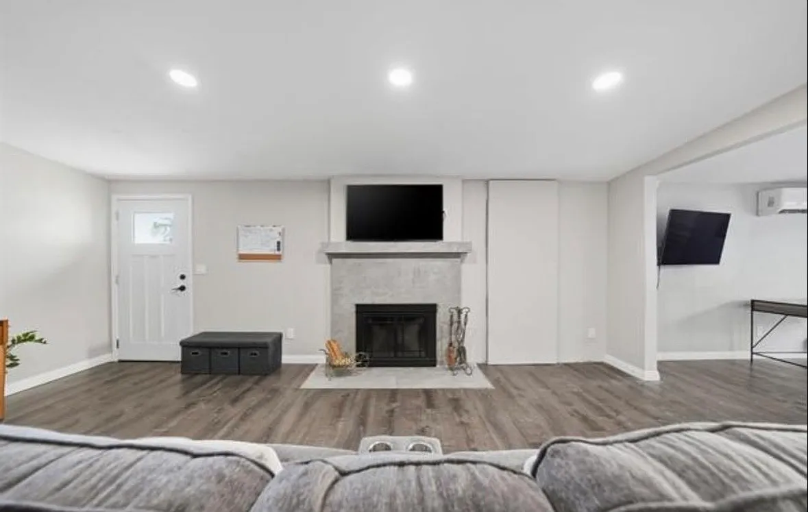 3 bed, 1456 sqft, $4,400 — Photo 3