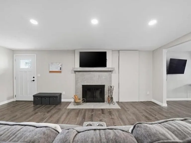581 Le May Ave — Photo 3