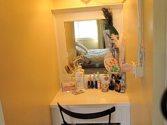 bedroom vanity