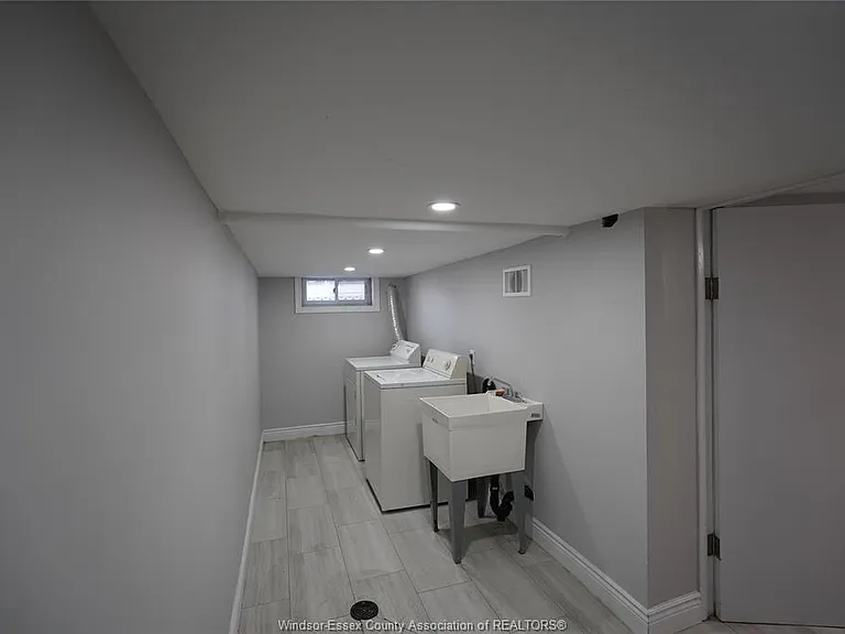 1529 Elsmere Ave — Photo 2